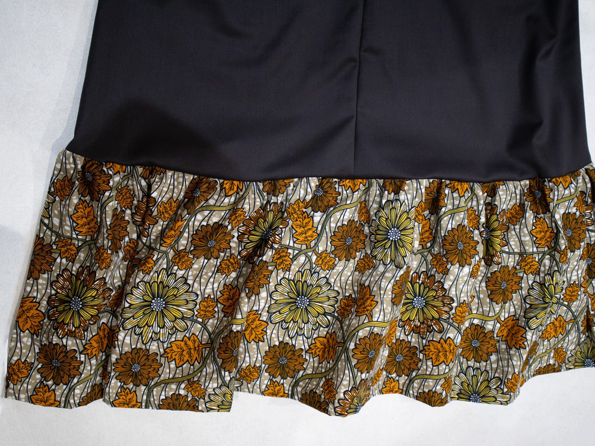 ウールワンピース／BROWN・FROWER